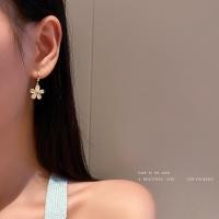 ราคา ต่างหูเกาหลีแบบดอกไม้และเพชรตาแมว สไตล์เรียบง่าย ขนาดเล็ก เหมาะสำหรับเลดี้ (54952194754)