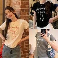 ราคา STRพร้อมส่ง เสื้อยืดผู้หญิงสีขาว เสื้อรัดรูป เสื้อครอปแฟชั่นแขนสั้น พิมพ์ลายโบว์น่ารัก คอกลม สไตล์เกาหลี สาวอ้วนใส่ได้ (51307067581)