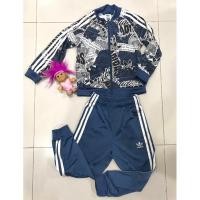 ราคา Adidas Original Allover Print Tracksuit เด็กผู้ชาย ไซส์ 5 6y (20691601345)