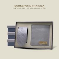 ราคา กล่องชุดของขวัญผ้าไหม SET 2in1 เนคไท ผ้าพันคอ Gift Set Premium (28535650062)