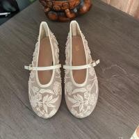 ราคา รองเท้าบัลเล่ต์ผู้หญิง แบบย้อนยุค ลายปักตาข่ายและลูกไม้ (40129655871)