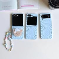 ราคา Fold Case สําหรับ SAMSUNG Z Flip3 Flip4 Flip5 Flip6 Flip7 Boyang ออกแบบพื้นหลังสีฟ้า polka dot ตุ๊กตาหมีวงเล็บแม่เหล็กสร้อยข้อมือกันกระแทกเลนส์ป้องกันเคสแข็ง (56307384884)