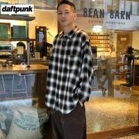 ราคา เสื้อเชิ้ตแขนยาวลายสก๊อตสีดําชายเสื้อเชิ้ตหลวมสบาย ๆ กลางความยาวสไตล์ขี้เกียจผ้าม่านแจ็คเก็ตด้านบน (46955925766)