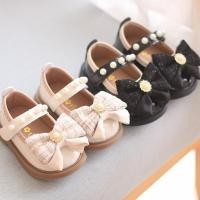 ราคา รองเท้าหนังเด็กผู้หญิง แต่งโบว์ไข่มุก พื้นนุ่ม ใส่สบาย ลุคเจ้าหญิง น่ารัก (55806361944)
