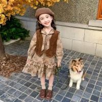 ราคา ชุดเดรสเด็กผู้หญิงลายดอกสไตล์วินเทจ มาพร้อมเสื้อกั๊กสีน้ำตาล ลุคอบอุ่นน่ารักมาก (47952225026)