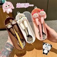 ราคา ชุดช้อนส้อมตะเกียบเด็ก ลายการ์ตูนหมีน่ารัก ช้อนส้อมสแตนเลส พร้อมกล่องพกพา (40679174525)