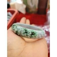 ราคา กำไลหยกมงคลกินบ่เสี้ยง หยกสองสี แกะสลักลายดอกไม้ (7494811368)