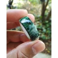 ราคา แหวนหยกกินบ่เสี้ยง หยก2สี เบอร์ 65 Jadeite type A (43023210801)
