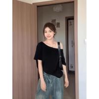 ราคา เสื้อยืดผู้หญิง คอปาดปาดไหล่ เสื้อยืดสวยๆผู้หญิงที่กําลังฮิต oversize สไตล์เรโทร เหมาะสำหรับสาวแซ่บ คอกลมแขนสั้น สีทึบ (57502751237)