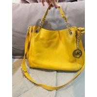 ราคา MK แท้ หนังนิ่ม สีเหลืองเหนี่ยวทรัพย์ (27781610521)