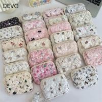 ราคา ดีโว กระเป๋ามัลติฟังก์ชันสำหรับผ้านวมและของสำคัญ ลายดอกไม้การ์ตูน พกพาสะดวก (47408504740)
