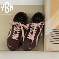 ราคา YBM รองเท้าผ้าใบแฟชั่นผู้หญิงน้ำตาล หนังกลับคุณภาพดี เชือกชมพู แต่งปักน่ารัก ใส่สบายลำลองมินิมอล (46904750300)