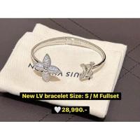 ราคา New LV bracelet Size S M Fullset (27294026178)