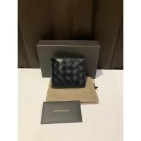 ราคา New Bottega wallet 8 cards สีดำเงา (27023007294)