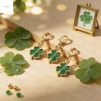 ราคา GOURMETGALORE Lucky Clover พวงกุญแจ เครื่องประดับน่ารักห้อยกระเป๋า มิตรภาพตลกโชคดี Four Leaf Clover จี้กระเป๋าเป้สะพายหลังอุปกรณ์เสริม (52158698228)