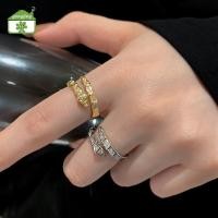 ราคา แหวนเพชรในรูปแบบงู ออกแบบอย่างประณีตและมีความหรูหรา เพศหญิง สวมใส่ได้อย่างสวยงาม และเหมาะสมเป็นของขวัญพิเศษสำหรับการแต่งงาน (57657432847)