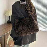 ราคา กระเป๋าสะพายไหล่แฟชั่นเสือดาว พิมพ์หัวเข็มขัดแม่เหล็ก ออกแบบหนา ความจุขนาดใหญ่สำหรับผู้หญิง (51908076600)