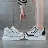 ราคา รองเท้าส้นสูงหนังแท้หนาน้ำหนักเบาที่เพิ่มความสูงแบบ slip on สีขาวสำหรับผู้หญิง ไซส์เล็ก พอดีทุกการแต่งตัว เทรนด์ใหม่ฤดูร้อนปี 2025 (54508064058)