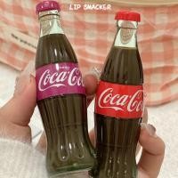 ราคา Lip SMACKER Coca Cola ลิปบาล์มเพื่อทำให้ริมฝีปากดูจางลงช่วยเพิ่มความชุ่มชื้นและขจัดผิวที่ตายแล้วออกจากริมฝีปาก (29369988884)