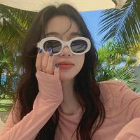 ราคา แว่นกันแดดกรอบสีดำ ป้องกันรังสียูวี สำหรับทั้งผู้ชายและผู้หญิง พร้อมลุคแฟชั่นสดใส (45255392645)