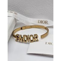 ราคา Used กำไล Dior J adior bracelet ทองวินเทจ ง้างออกได้ใส่ง่ายค่ะ มือ2ของแท้ หายากมาก พร้อมส่ง (43529035004)
