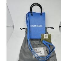 ราคา Used like new Balenciaga phone bag น้ำเงิน สีหายากมาก พร้อมส่ง (40556999008)