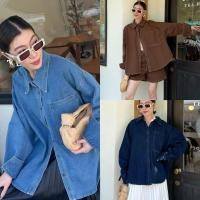 ราคา พร้อมส่ง New 02 Oversize Denim Shirt 590 เสื้อเซิ้ตยีนส์ฟอก ทรงโอเวอร์ไซส์ ดีเทลกระเป๋าใหญ่ที่อก ชายโค้งสโลป (26318607905)
