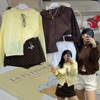 ราคา lace collar shirt เสื้อเชิ๊ตคอกลม แต่งระบายลูกไม้ช่วงคอ ผ้าอย่างดี เป็นทรงสวย ชายแขนแต่งระบาย น่ารักมาก ปลายเสื้อจั๊ม (51556353769)