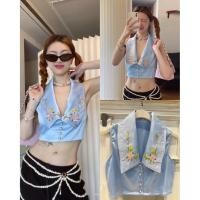 ราคา พร้อมส่ง เสื้อคอปกแขนกุด Teeda 450 สีฟ้าพาสเทลกระดุมมุก ผ้าซาตินปักดอกกุหลาบหวานๆ (27139568585)