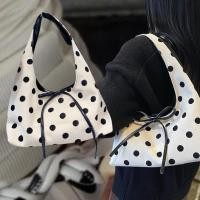 ราคา เปิดพรี polkadot 2 tone bag กระเป๋าสะพายลายจุด แบบเนื้อผ้าจุดมี texture แต่งโบว์ อีกด้านเป็นสีดำ น่ารักมาก ใส่ของ (48401931942)