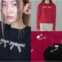 ราคา Ribbon top 350 ฟรีส่ง เสื้อยืดคอกลมแขนยาว ทรงเบสิคสุดคิ้วท์ ดีเทลปักลายโบว์คู่ที่หน้าอกแต่งไหล่จีบน่ารัก seouler valen (25800374659)