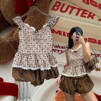 ราคา plaid puff top เสื้อคอปก สายเดี่ยว แต่งระบาย แต่งดอกไม้ ลายปริ้น plaid โบว์ริบบิ้นเย็บติด น่ารักมาก ชายและอกแต่งระบาย (57304301707)