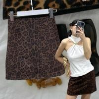 ราคา leo skirt กระโปรงทรงเอ เนื้อผ้าแบบมี texture นุ่ม ใส่สบาย ลายเสือทั่วตัว แต่งสม็อคหลัง แต่งซิปข้าง มีซับในในตัว (27131755166)