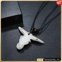 ราคา สร้อยคอมีจี้กะโหลกกระทิงวินเทจ สายหนังกระดูกเทียม (56606959950)