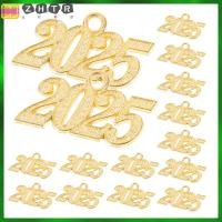 ราคา 100pcs จี้ปี 2025 โลหะสำหรับระย้าตุ้มรับปริญญา ประดับเครื่องประดับเลขปี 2025 (44506802780)