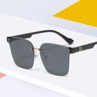 ราคา แว่นกันแดดทรงสี่เหลี่ยมไร้กรอบสไตล์ใหม่แฟชั่นแว่นกันแดดบังแดดแว่นกันแดดป้องกันรังสียูวีแว่นกันแดดท่องเที่ยวชายหาดสําหรับผู้หญิง (22190576735)