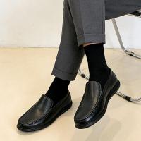 ราคา Walkon รองเท้าคัทชูสีดำสำหรับผู้ชาย ดีไซน์เรียบง่าย มินิมอล ผลิตจากยางคุณภาพดี นุ่มสบาย และระบายอากาศได้ดี (57907050357)