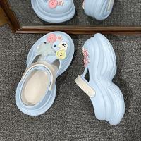ราคา Walkon สไตล์สาวน้อยน่ารัก รองเท้าแตะหัวโตลายดอกไม้และหมี พื้นรองเท้าหนแบบใหม่ สวมใส่นอกบ้านในฤดูร้อน สีสวยละมุนมาก (41218033421)