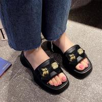 ราคา Walkon มาใหม่ รองเท้าแตะแฟชั่น รุ่นนี้ทรงสวยมาก งานติดโบว์น่ารักแบบกรุบกริบ ทรงเสริมส้นเล็กน้อย ใส่แล้วเท้าดูเล็กดูเรียว (24834179321)