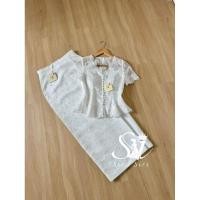 ราคา Sira Siri พร้อมส่ง ชุดไทยเสื้อลูกไม้ปักลายดอกไม้ เกรดพรีเมียร์ มีฟองน้ำ มีซับใน ผ้าถุงสำเร็จรูปทอลายสวยๆตัดเย็บละเอียด (24935238050)