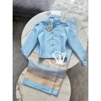 ราคา Sira Siri ชุดไทยจิตรลดาสีฟ้า ชุดวันแม่ เสื้อผ้าไหมอิตาลี ทรงจิตรลดา สีฟ้า กระดุมหน้า ผ้าถุงสำเร็จรูปทอลาย อัดกาวอย่างดี (40258531849)