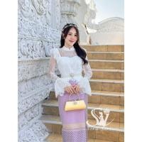 ราคา Sira Siri ชุดไทย ชุดลูกไม้ เสื้อลูกไม้ฝรั่งเศสแขนยาว แต่งชายระบายทวิส แขนทรงกระดิ่ง ผ้าถุงสำเร็จรูปทอลาย ผ้าไหมแพรทิพย์ (29062905411)