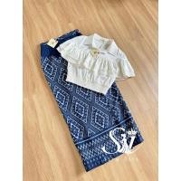 ราคา ชุดไทย Sira Siri เสื้อผ้าไหมซาติน ทรงครอป แต่งระบายรอบตัว กระดุมมุก ผ้านิ่ม ไม่คันจ้า แมทช์กับผ้าถุงสำเร็จรูปทอลายสวยๆ (27514238620)