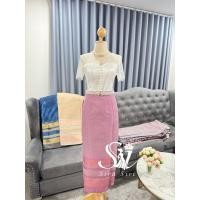 ราคา ชุดไทยSira Siri ชุดลูกไม้ รุ่นคุณใหม่ ดาวิกา เสื้อลูกไม้ฝรั่งเศสนิ่มๆ แต่งกระดุม ใส่กับผ้าถุงสำเร็จรูปทอลายกวินตราสวยๆ (27209475638)