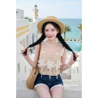 ราคา Set 2 ชิ้น เสื้อถักแขนกุด แต่งขอบลูกไม้ แต่งโบว์และดอกไม้ช่วงอก ทรงoversize กางเกงยีนส์ขาสั้น ชายแต่งระบายขอบลูกไม้ (50208082548)