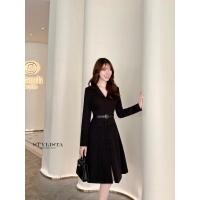 ราคา เดรสสูทสีดำทรงเข้ารูป แขนยาว ดีเทลกระดุมหน้าเต็มตัว ทรงกระโปรงบานเล็กน้อย (28986097265)