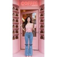 ราคา เซ็ต 2 ชิ้น เสื้อสายเดี่ยว detail แต่งกลีบกุหลาบ แต่งมุก ผ้ายืดหยุ่น กางเกงยีนส์ทูโทนช่วงขามีเข็มขัดให้ข้างละ 1 เส้น (57357583288)