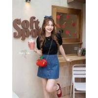 ราคา Set 3 ชิ้น เสื้อยืดแขนพองสีดำ กระโปรงผ้ายีนส์ปักลายเชอรี่โบว์ กระดุมเชอรี่ กิ๊บโบว์ (41979180176)