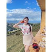 ราคา Set 2 ชิ้น เสื้อยืดสีขาวรีดเพชร ปักติดน้องหมีสีชมพู ติดดอกไม้3D กระโปรงผ้าทวิสสีชมพูอ่อนแต่งระบายลูกไม้ (51155953490)