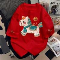 ราคา TEE SHOP เสื้อปีใหม่ เสื้อยืด oversize เสื้อเท่ๆ เกาหลี ลาย Auspicious Horse ใส่ได้ทั้งชายและหญิง ผ้านิ่มใส่สบาย COD (41878388419)